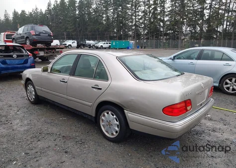 1998 Mercedes-Benz E 320 from USA, damaged, VIN WDBJF65F2WA648301